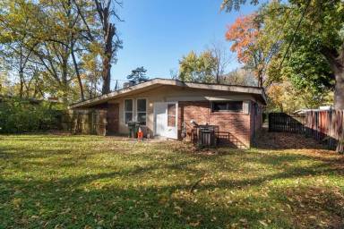 Main picture of 6940 Midwood Ave