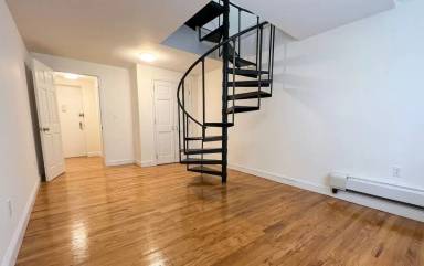 Main picture of 1661 York Ave