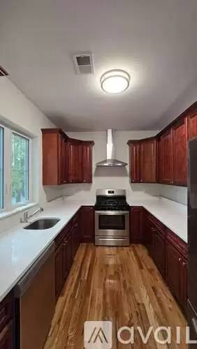 Main picture of 1293 Richmond Ave