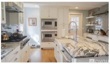 Main picture of 100 Sheldon St
