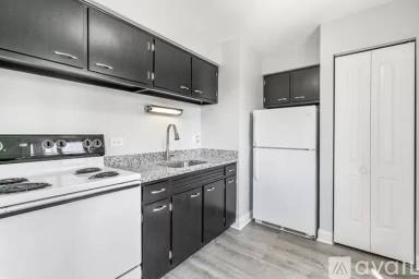 Main picture of 6021 N Winthrop Ave