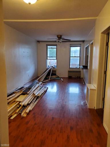 Main picture of 2022 W 5th St