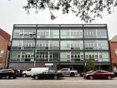 Main picture of 1540 W Fullerton Ave