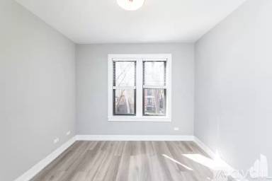 Main picture of 3939 N Janssen Ave