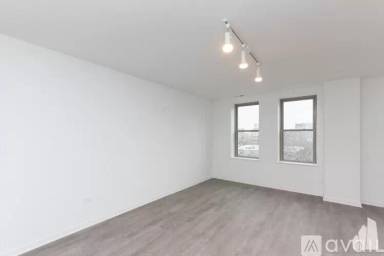 Main picture of 940 Winona