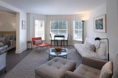Main picture of 2812 Washington St