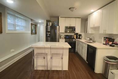 Main picture of 3837 North Greenview Avenue - G