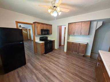 Main picture of 704 Gilbert St