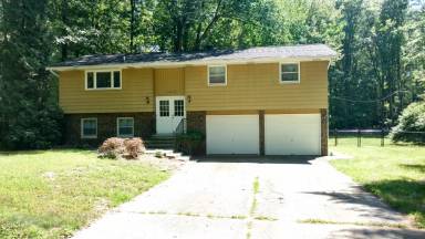 Main picture of 15878 Riley St