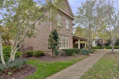 Main picture of 1301 Barkleigh Ln