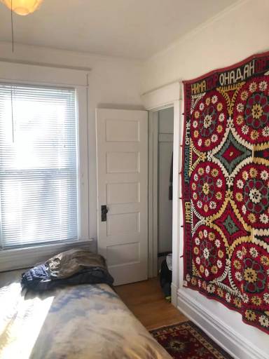 Main picture of 215 W 7th St
