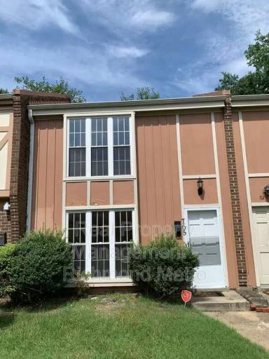 Main picture of 765 Pleasant St