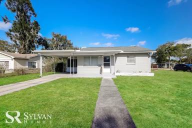 Main picture of 2246 Colonial Ave