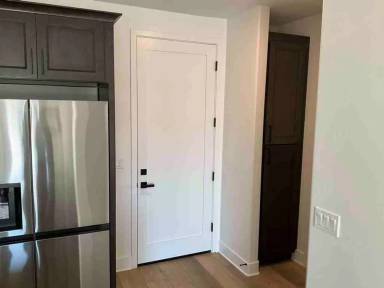 Main picture of 402 W Grand Ave