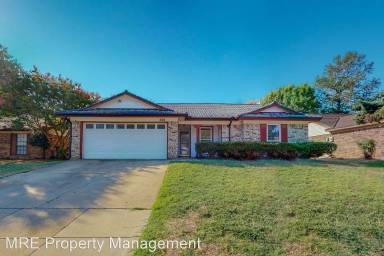 Main picture of 208 Kalmia Dr