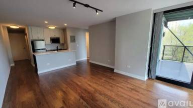 Main picture of 5910 N Sheridan Rd