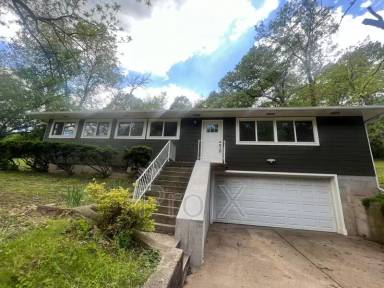 Main picture of 222 Valley St