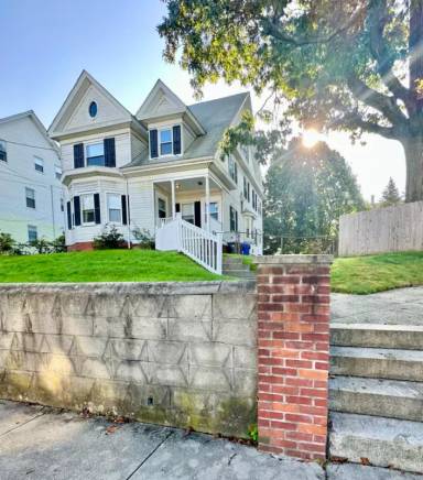 Main picture of 324 Pawtucket Ave