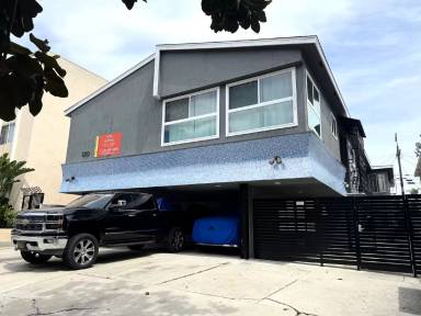Main picture of 120 S Oxford Ave