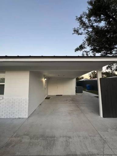 Main picture of 703 NE 11th Ave