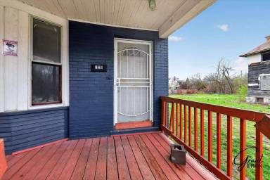 Main picture of 127 W Buena Vista St