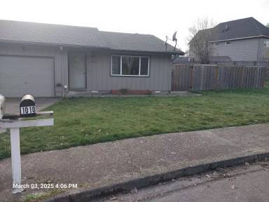 Main picture of 1005-1015 SE Rummel St