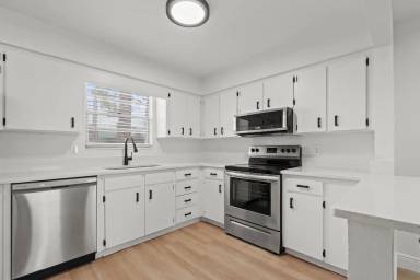 Main picture of 2220 NW 55th Blvd