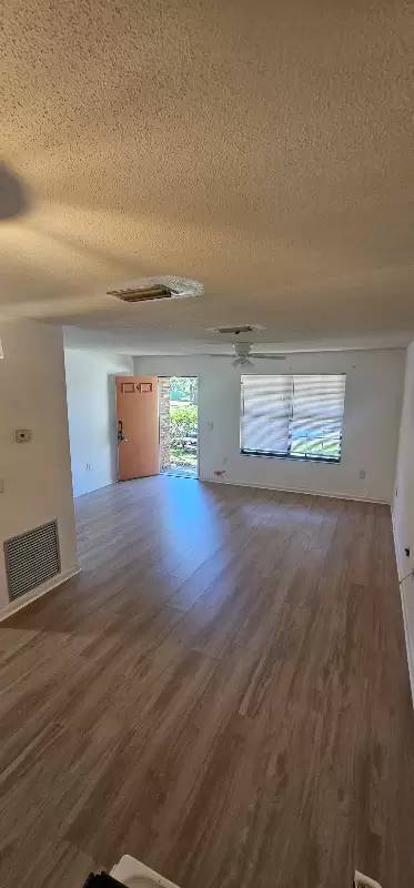 Main picture of 283 SW Leisure Dr