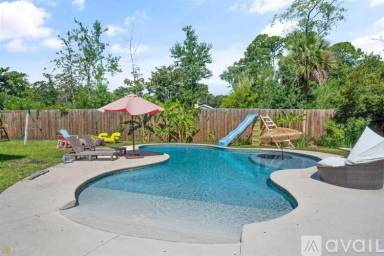Main picture of 205 Military Rd