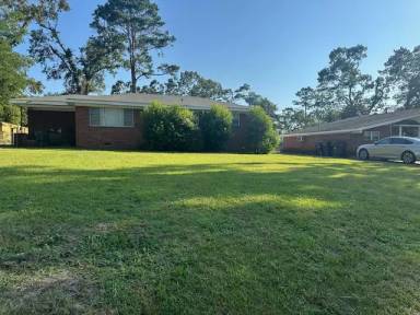 Main picture of 2145 Balfour St