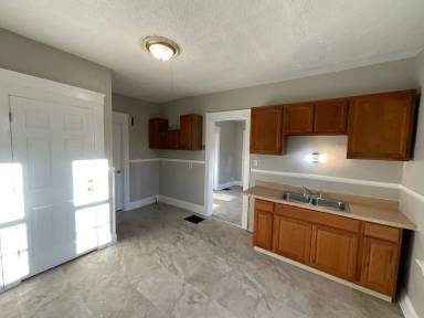 Main picture of 3210 Louisiana Ave