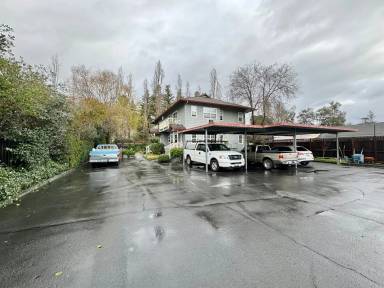 Main picture of 2660 Pine St