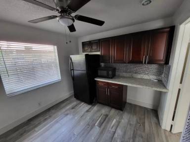 Main picture of 1271 NW 29th Ter