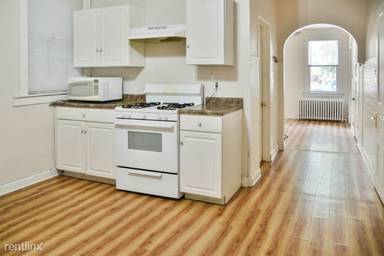 Main picture of 2425 N Racine Ave