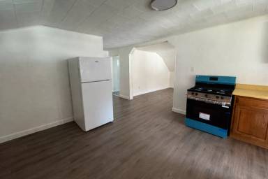 Main picture of 7555 E Lake St