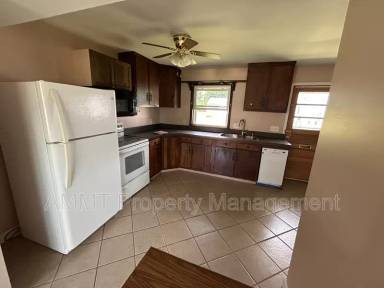 Main picture of 900 1/2 Heefner St