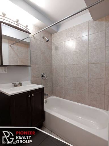 Main picture of 7616 N Marshfield Ave