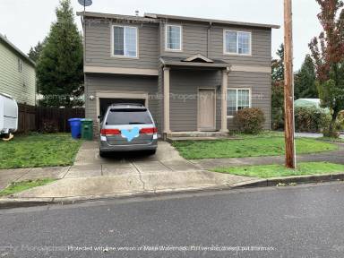 Main picture of 13637 NE Couch St
