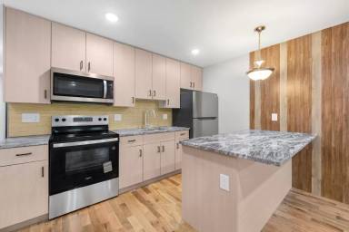 Main picture of 6122 Walnut St