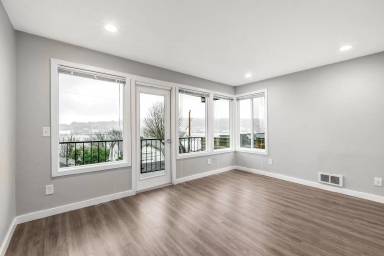 Main picture of 2020 Waverly Pl N