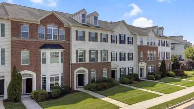 Main picture of 24676 Hutchinson Farm Dr