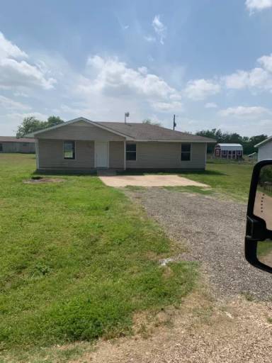 Main picture of 847 Petit Rd