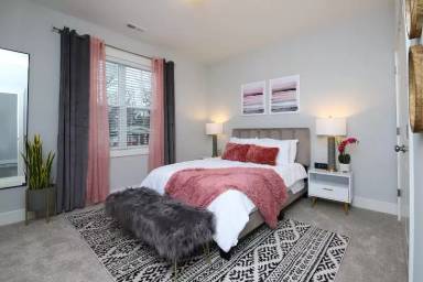 Main picture of 2403 Hart St