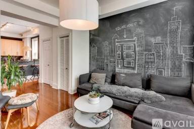 Main picture of 831 N Damen Ave
