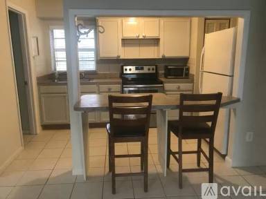 Main picture of 1304 S Miramar Ave