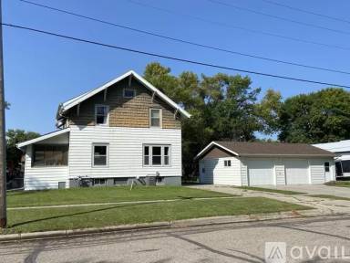 Main picture of 404 W Caledonia Ave