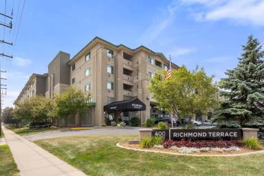 Main picture of Richmond Terrace Condominiums