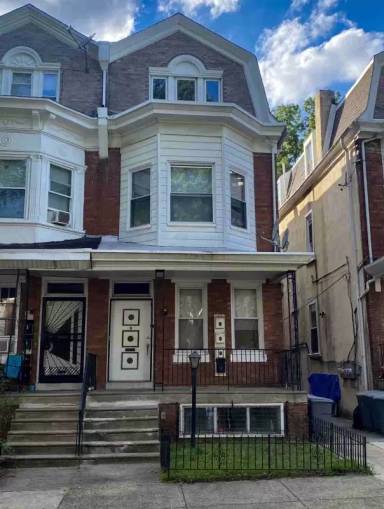 Main picture of 63 W Sharpnack St
