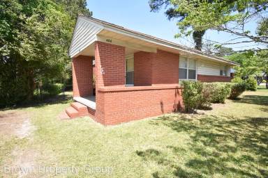 Main picture of 480 McBain Dr