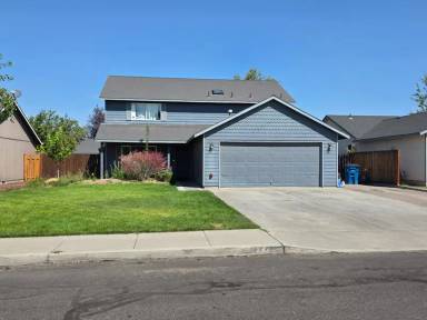 Main picture of 725 NE Negus Pl